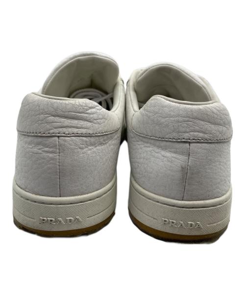 PRADA（プラダ）PRADA (プラダ) ローカットスニーカー ホワイト サイズ:6の古着・服飾アイテム
