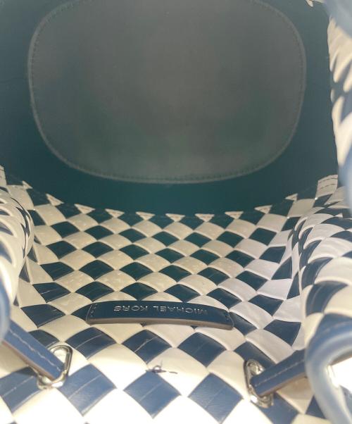 MICHAEL KORS（マイケル・コース）MICHAEL KORS (マイケルコース) ショルダーバッグ ホワイト×ブルーの古着・服飾アイテム