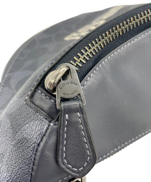 COACH（コーチ）COACH (コーチ) ボディバッグ 総柄 ネイビーの古着・服飾アイテム