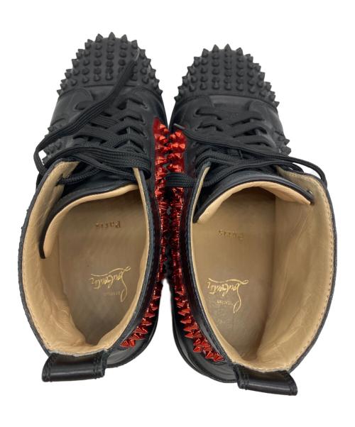 Christian Louboutin（クリスチャン・ルブタン）Christian Louboutin (クリスチャン・ルブタン) ハイカットスニーカー METAL PATENT/SPIKES ブラック×レッド サイズ:42.5の古着・服飾アイテム