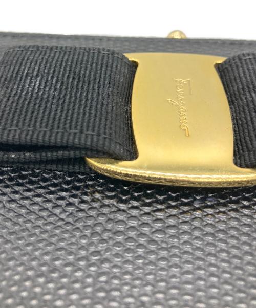 Salvatore Ferragamo（サルヴァトーレ フェラガモ）Salvatore Ferragamo (サルヴァトーレ フェラガモ) チェーンショルダーバッグ ヴァラリボン ブラックの古着・服飾アイテム