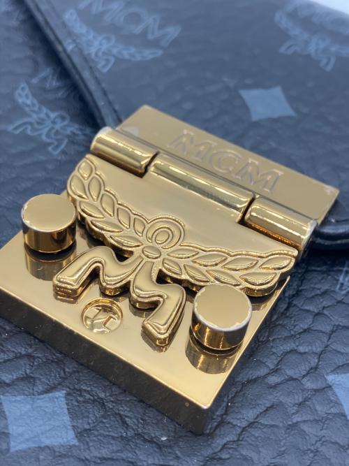 MCM（エムシーエム）MCM (エムシーエム) ショルダーバッグ 総柄 ブラックの古着・服飾アイテム