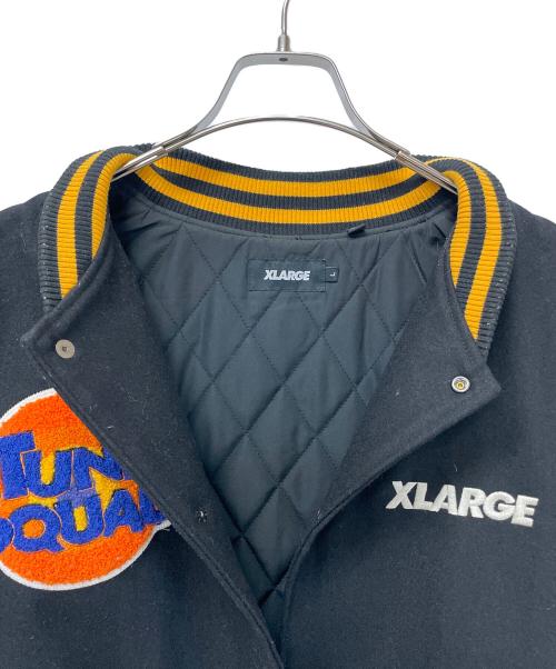 X-LARGE（エクストララージ）X-LARGE (エクストララージ) SPACE JAM (スペースジャム) スタジャン ブラック×イエロー サイズ:Lの古着・服飾アイテム