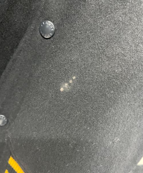 X-LARGE（エクストララージ）X-LARGE (エクストララージ) SPACE JAM (スペースジャム) スタジャン ブラック×イエロー サイズ:Lの古着・服飾アイテム