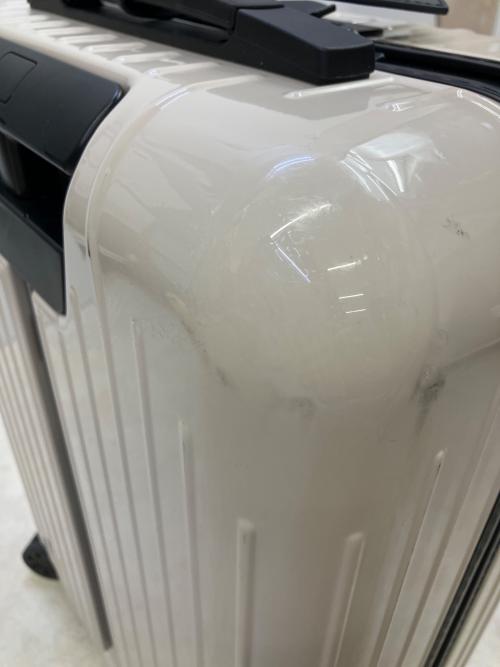 RIMOWA（リモワ）RIMOWA (リモワ) キャリーバッグ Essential Lite キャビンU アイボリーの古着・服飾アイテム