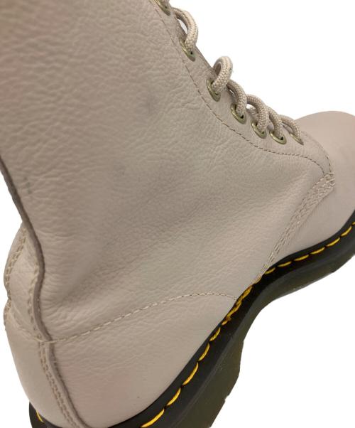 Dr.Martens（ドクターマーチン）Dr.Martens (ドクターマーチン) 8ホールブーツ ベージュ サイズ:UK7の古着・服飾アイテム