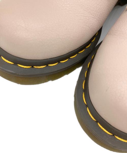 Dr.Martens（ドクターマーチン）Dr.Martens (ドクターマーチン) 8ホールブーツ ベージュ サイズ:UK7の古着・服飾アイテム