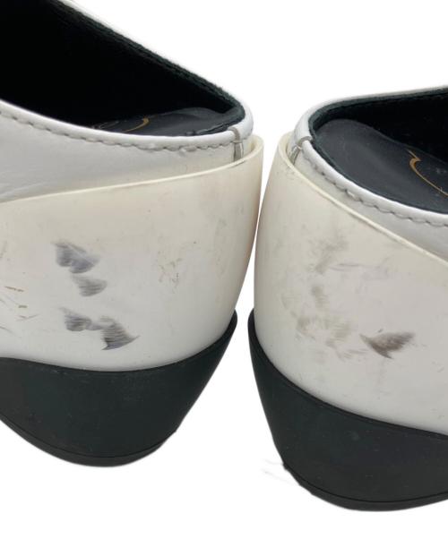 Roger Vivier（ロジェ ヴィヴィエ）Roger Vivier (ロジェ ヴィヴィエ) ミュール ヴィヴテックスストラスミュール ホワイト サイズ:36の古着・服飾アイテム