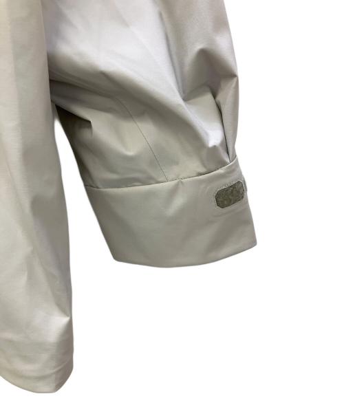 DESCENTE（デサント）DESCENTE (デサント) Spick and Span (スピック＆スパン) マウンテンパーカー 別注WATERPROOF JACKET ライトグレー サイズ:L 未使用品の古着・服飾アイテム
