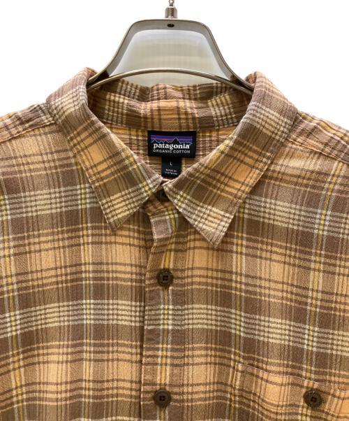 Patagonia（パタゴニア）Patagonia (パタゴニア) 半袖シャツ ベージュ サイズ:L 未使用品の古着・服飾アイテム