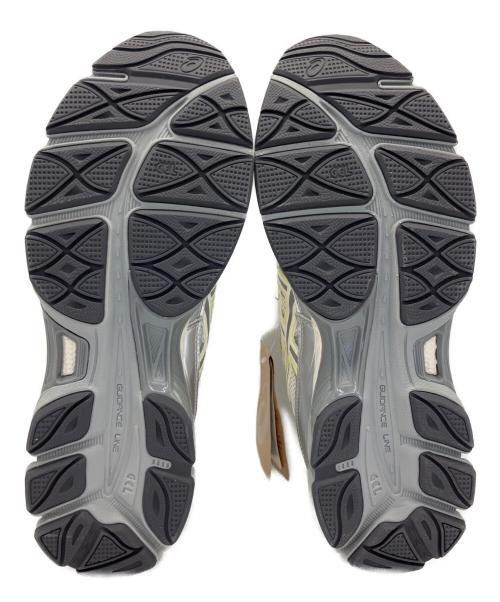 asics（アシックス）asics (アシックス) スニーカー アイボリー×シルバー サイズ:28.5 未使用品の古着・服飾アイテム
