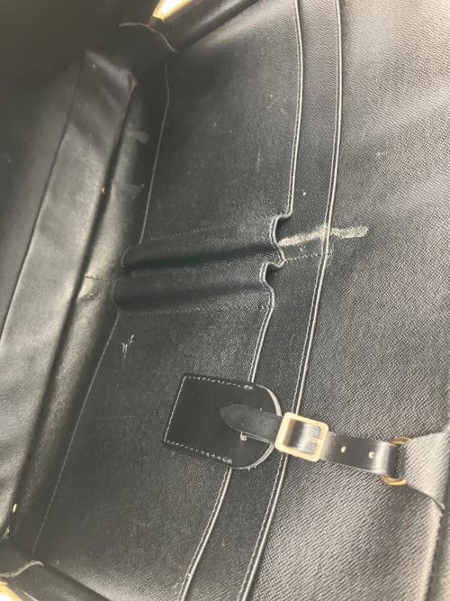 LOUIS VUITTON（ルイ ヴィトン）LOUIS VUITTON (ルイ ヴィトン) ビジネスバッグ エピ ポルト ドキュマン ヴォワヤージュ ブラックの古着・服飾アイテム