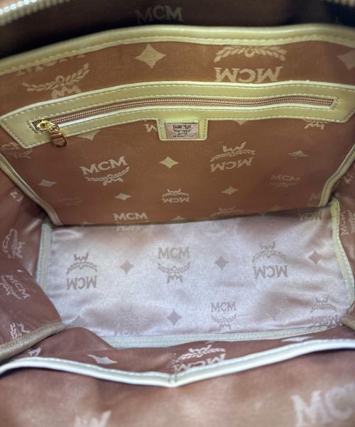 MCM（エムシーエム）MCM (エムシーエム) スタッズリュック ブラウンの古着・服飾アイテム