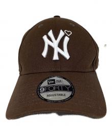 New Era×BASICKS（ニューエラ×ベイシックス）の古着「キャップ　9 FORTY Yankees Heart Embroidery Cap」｜ブラウン
