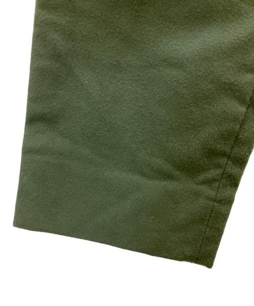 COMOLI（コモリ）COMOLI (コモリ) モールスキン バックストラップ パンツ オリーブ サイズ:1の古着・服飾アイテム
