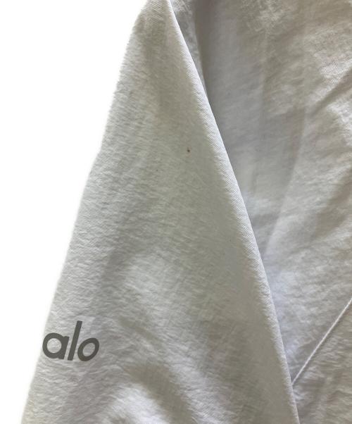 alo（アロ）alo (アロ) クロップド丈 1/4ジップ プルオーバー ホワイト サイズ:XSの古着・服飾アイテム