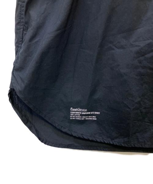 FreshService（フレッシュサービス）FreshService (フレッシュサービス) 半袖シャツ CORPORATE UNIFORM S/S SHIRT ネイビー サイズ:Lの古着・服飾アイテム
