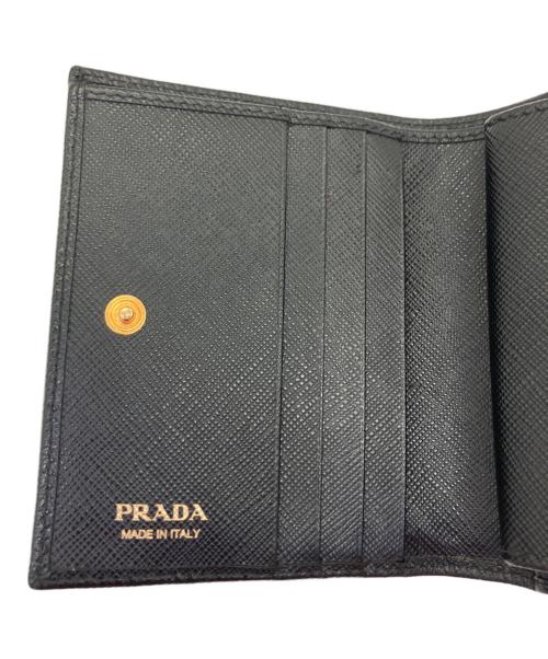 PRADA（プラダ）PRADA (プラダ) 2つ折り財布  サフィアーノトライアングル ブラックの古着・服飾アイテム