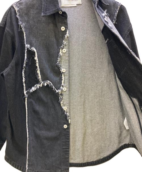 FenG CHen WANG（フェンチェンワン）FENG CHEN WANG (フェンチェンワン) RAW EDGE PATCHWORK DENIM SHIRT / JACKE ブラック サイズ:Mの古着・服飾アイテム