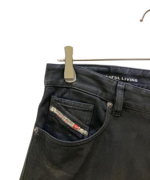 DIESEL（ディーゼル）DIESEL (ディーゼル) デニムハーフパンツ DE-SIRE Shorts In Coated Tailoring Denim ブラック サイズ:W27の古着・服飾アイテム