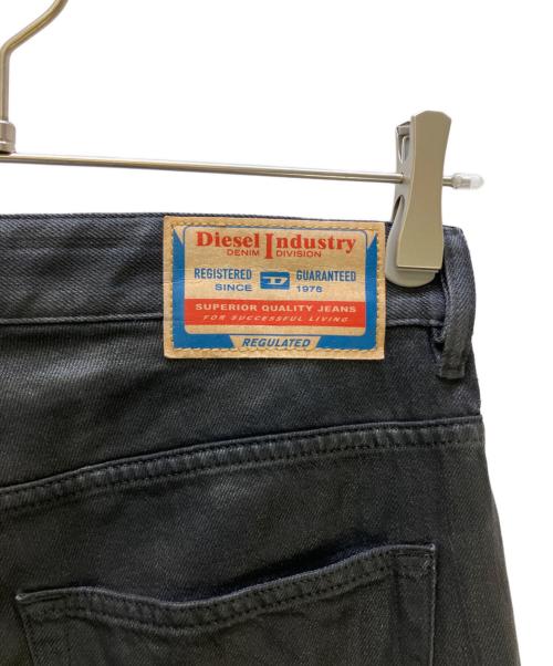 DIESEL（ディーゼル）DIESEL (ディーゼル) デニムハーフパンツ DE-SIRE Shorts In Coated Tailoring Denim ブラック サイズ:W27の古着・服飾アイテム