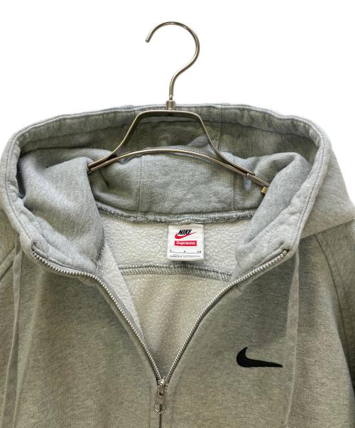 NIKE（ナイキ）NIKE (ナイキ) SUPREME (シュプリーム) 25SS Zip Up Hooded Sweatshirt グレー サイズ:Sの古着・服飾アイテム