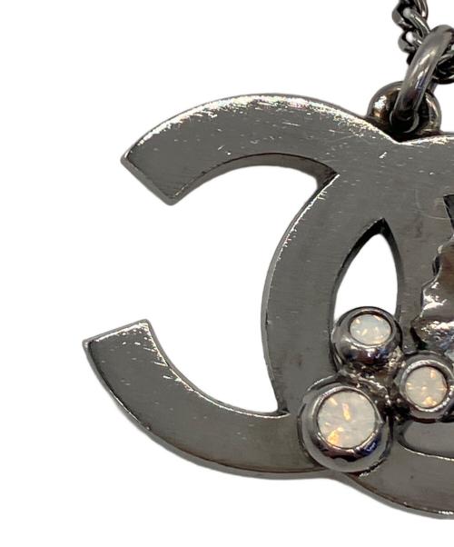 CHANEL（シャネル）CHANEL (シャネル) ココマークネックレス 	GUNMETAL CC LOGO AND HOLLYの古着・服飾アイテム