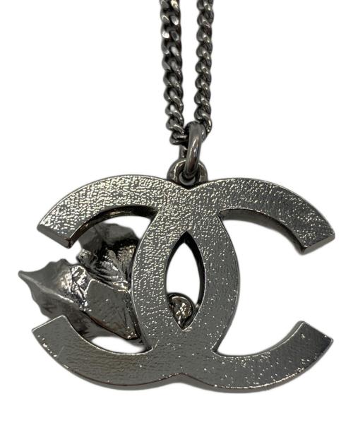 CHANEL（シャネル）CHANEL (シャネル) ココマークネックレス 	GUNMETAL CC LOGO AND HOLLYの古着・服飾アイテム