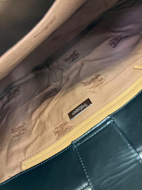 Burberry's（バーバリーズ）Burberry's (バーバリーズ) セミショルダーバッグ 	シャドーホース ベージュ×ブラック 未使用品の古着・服飾アイテム