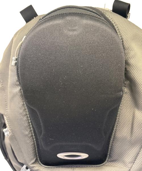 OAKLEY（オークリー）OAKLEY (オークリー) リュック　Kitchen Sink グレーの古着・服飾アイテム