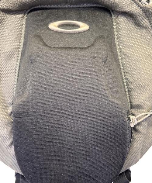 OAKLEY（オークリー）OAKLEY (オークリー) リュック　Kitchen Sink グレーの古着・服飾アイテム