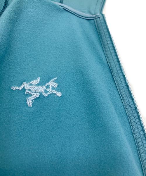 ARC'TERYX（アークテリクス）ARC'TERYX (アークテリクス) ジップパーカー 	KYANITE LIGHTWEIGHT HOODY スカイブルー サイズ:Mの古着・服飾アイテム