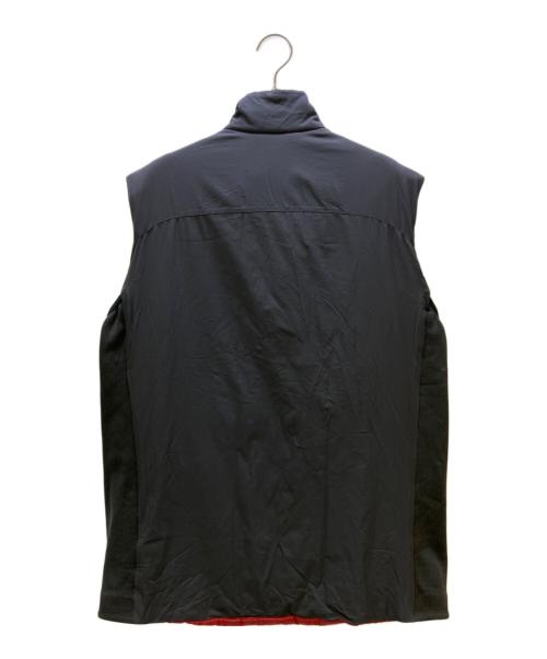ARC'TERYX（アークテリクス）ARC'TERYX (アークテリクス) ベスト グレー×レッド サイズ:Mの古着・服飾アイテム