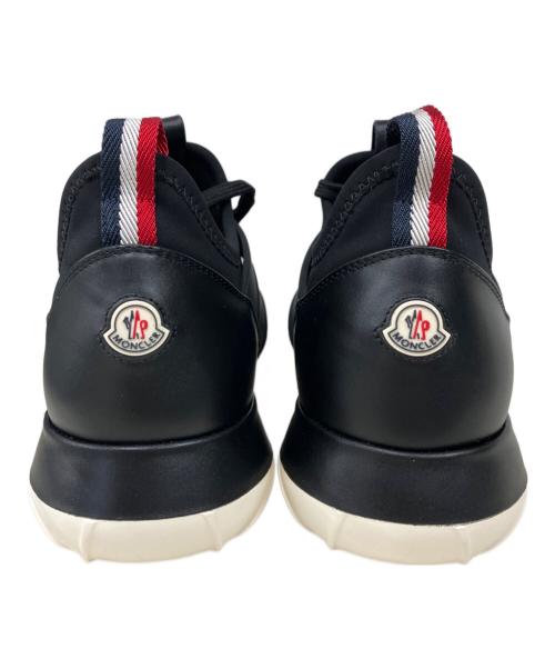 MONCLER（モンクレール）MONCLER (モンクレール) ランニングシューズ ブラック×ホワイト サイズ:391/2の古着・服飾アイテム