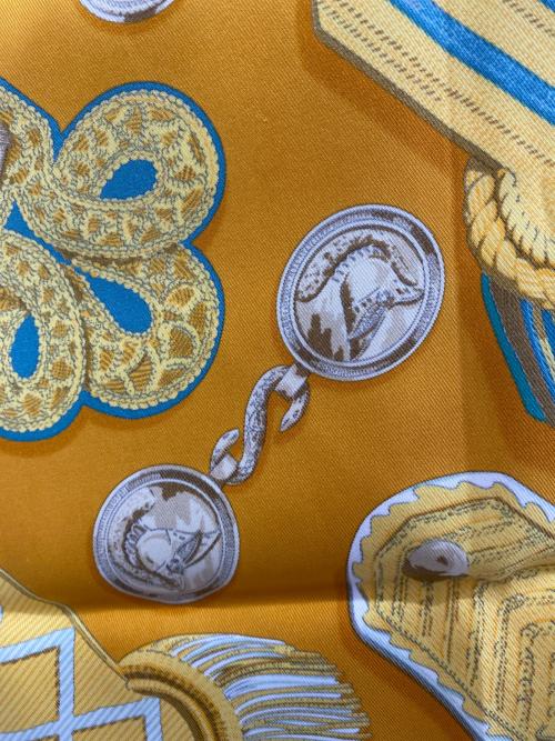 HERMES（エルメス）HERMES (エルメス) カレ70 イエロー×ブラックの古着・服飾アイテム