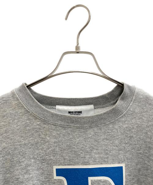 MFC STORE（エムエフシーストア）MFC STORE (エムエフシーストア) クルーネックスウェット グレー サイズ:Lの古着・服飾アイテム