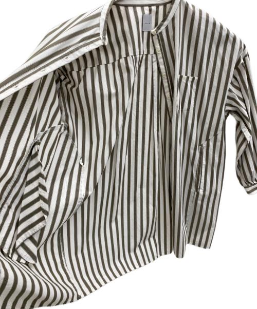 休日と詩（キュウジツトウタ）休日と詩 (キュウジツトウタ) シャツワンピース ホワイト×グレー サイズ:-の古着・服飾アイテム