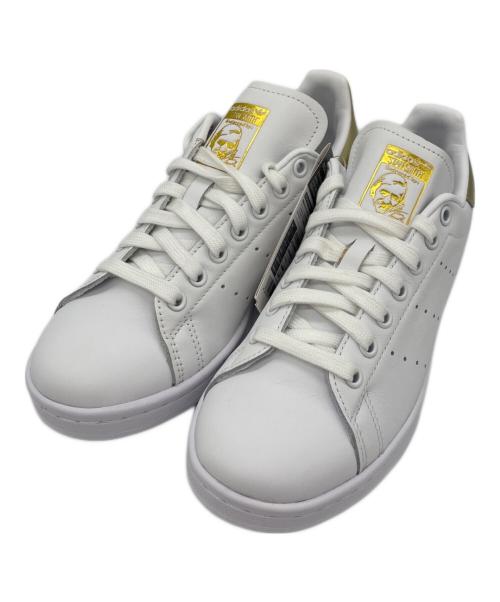 adidas（アディダス）adidas (アディダス) ローカットスニーカー ホワイト×ゴールド サイズ:23.5 未使用品の古着・服飾アイテム