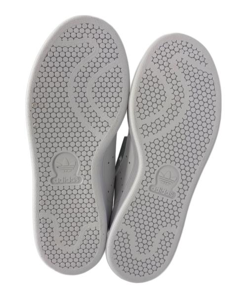 adidas（アディダス）adidas (アディダス) ローカットスニーカー ホワイト×ゴールド サイズ:23.5 未使用品の古着・服飾アイテム