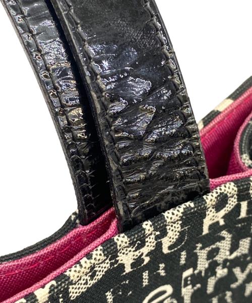 BURBERRY LONDON（バーバリーロンドン）BURBERRY LONDON (バーバリーロンドン) ハンドバッグ ブラック×ピンクの古着・服飾アイテム