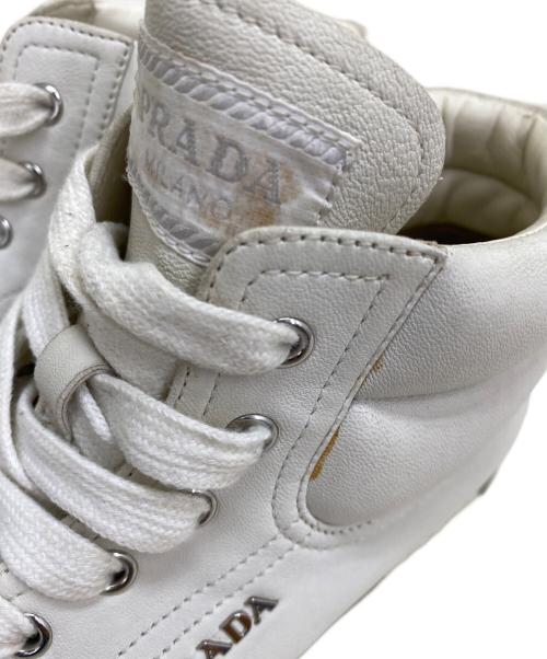 PRADA（プラダ）PRADA (プラダ) ハイカットスニーカー アイボリー サイズ:38.5の古着・服飾アイテム