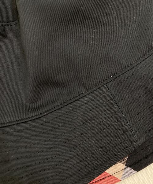 BURBERRY BLUE LABEL（バーバリー ブルー レーベル）BURBERRY BLUE LABEL (バーバリーロンドンブルーレーベル) バケットハット ブラック×レッドの古着・服飾アイテム