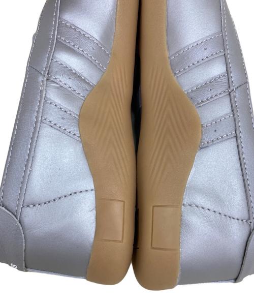 adidas（アディダス）adidas (アディダス) スニーカー グレー サイズ:23.5の古着・服飾アイテム
