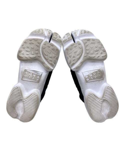 NIKE（ナイキ）NIKE (ナイキ) WMNS AQUA RIFT black/white-white ブラック×ホワイト サイズ:28.5cmの古着・服飾アイテム