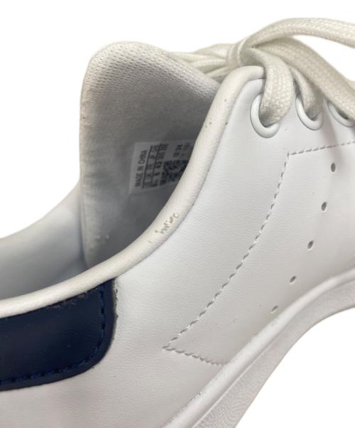 adidas（アディダス）adidas (アディダス) STANSMITH ホワイト×ネイビー サイズ:26cmの古着・服飾アイテム