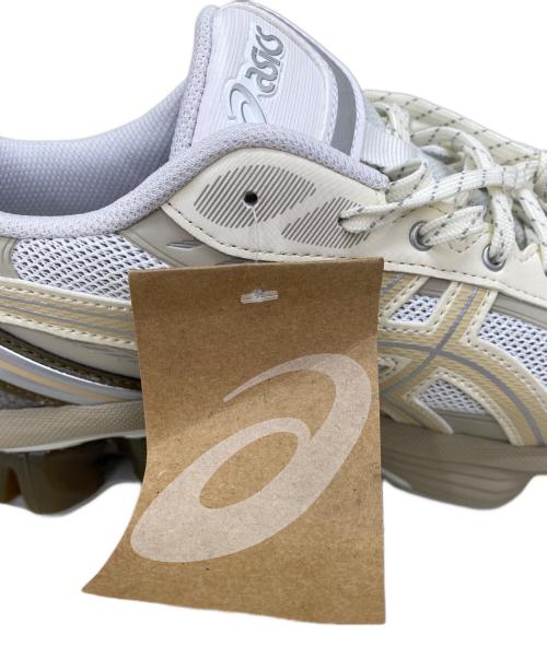 asics（アシックス）asics (アシックス) スニーカー ベージュ×ホワイト サイズ:27.5cm 未使用品の古着・服飾アイテム