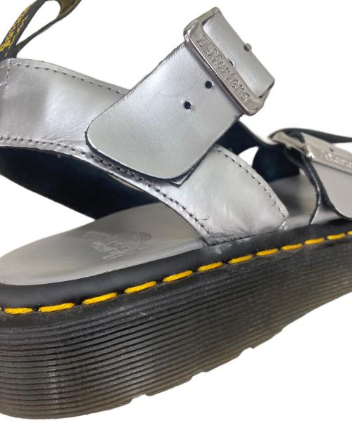 Dr.Martens（ドクターマーチン）Dr.Martens (ドクターマーチン) サンダル シルバー サイズ:27cmの古着・服飾アイテム