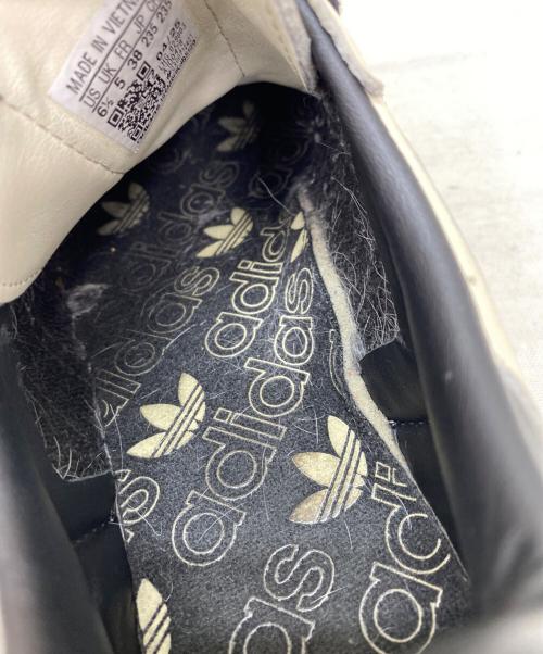 adidas（アディダス）adidas (アディダス) ローカットスニーカー ブラック×ホワイト サイズ:235の古着・服飾アイテム