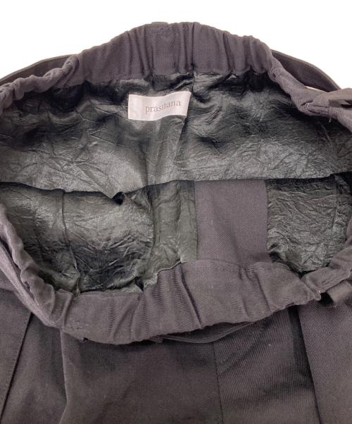 PRASTHANA（プラスターナ）prasthana (プラスターナ) ベルテッドタックトラウザーズ ブラック サイズ:Mの古着・服飾アイテム