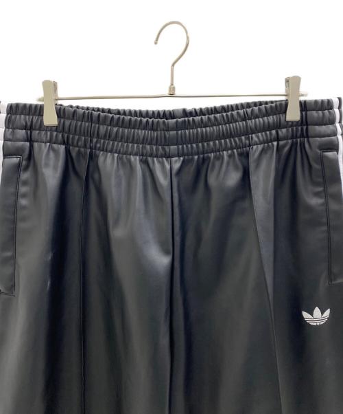 adidas（アディダス）adidas (アディダス) JEREMY SCOTT (ジェレミー スコット) シンセティックレザー サイドラインパンツ ブラック サイズ:2XLの古着・服飾アイテム